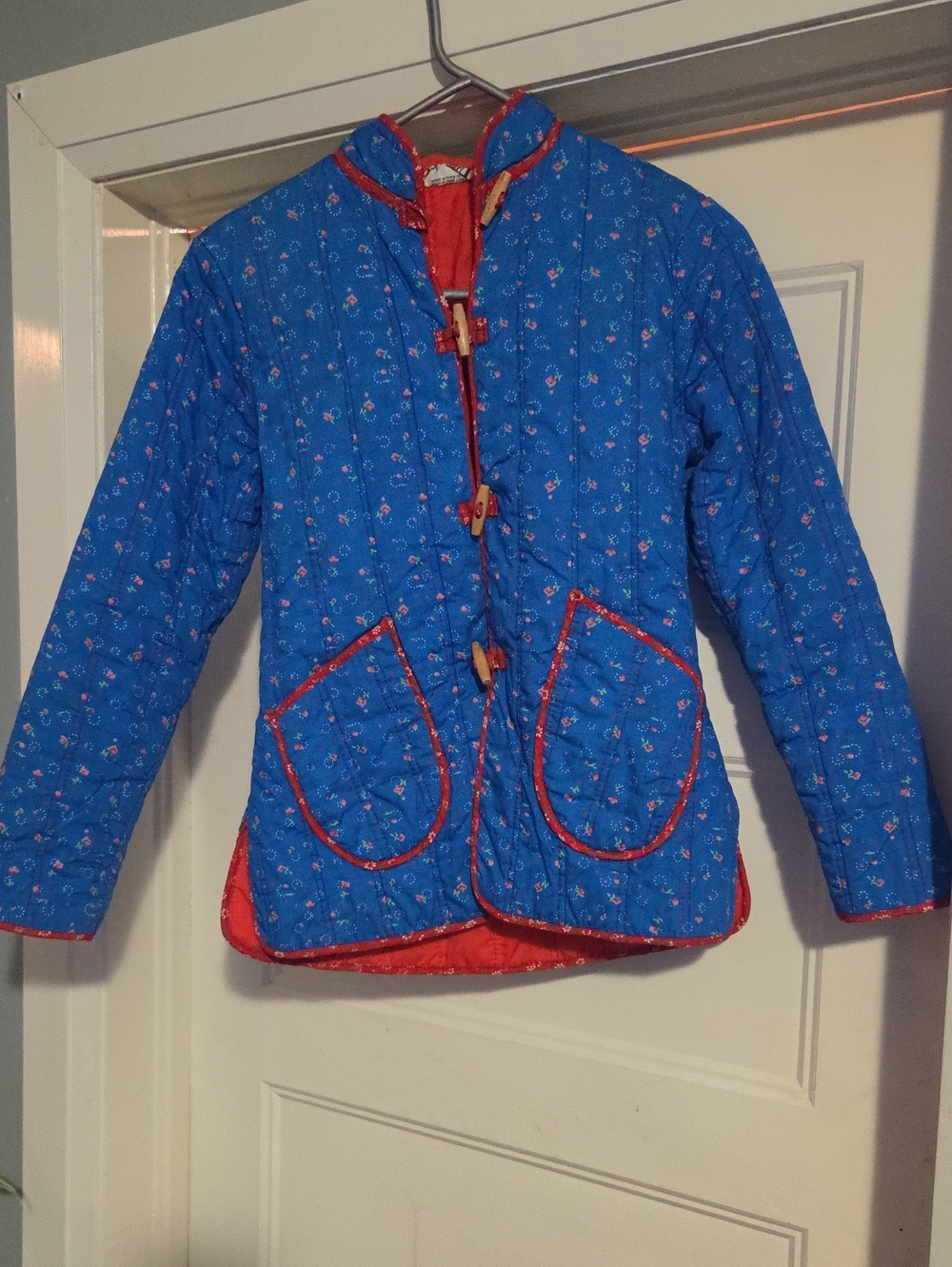 Sportsgirl Blue Floral Quilted Jacket with Red Trim